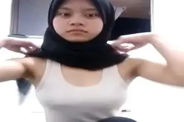 Ukhti Hijab Mulus Cantik Pasrah Goyang Kasur